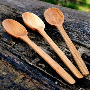 Katashut 5 Piece Wooden Tea Spoons, 5 Pieces Mini Wooden Scoop Condiments Spoon Spoons for Eating Mixing Stirring, Long Handle Spoon Handmade Honey Teaspoon Seasoning Sugar Coffee Tea Jam Mustard Ice Cream Milk 100% Natural Wood Long Handle Round Spoons