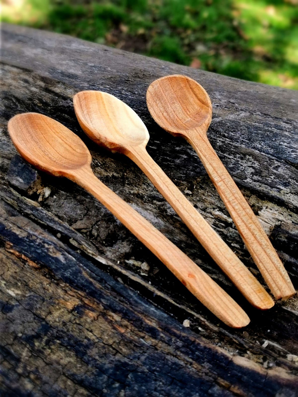 Katashut 5 Piece Wooden Tea Spoons, 5 Pieces Mini Wooden Scoop Condiments Spoon Spoons for Eating Mixing Stirring, Long Handle Spoon Handmade Honey Teaspoon Seasoning Sugar Coffee Tea Jam Mustard Ice Cream Milk 100% Natural Wood Long Handle Round Spoons